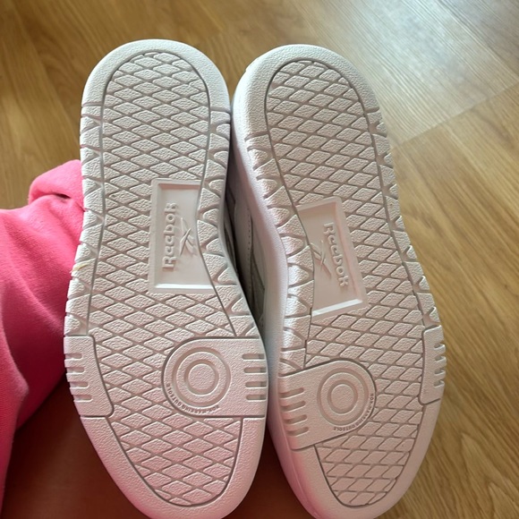 Rebook Shoes - Picture 3 of 4